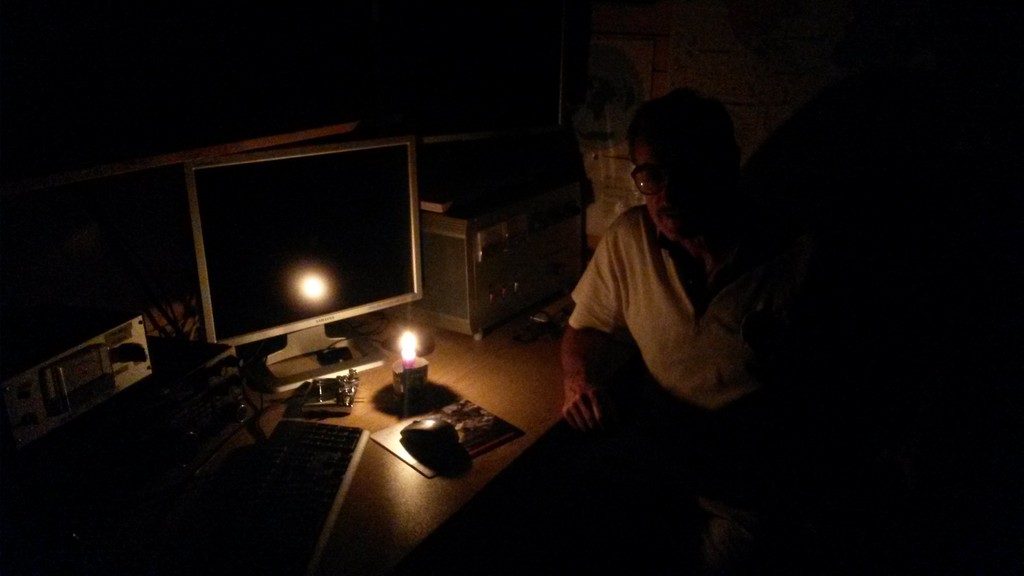 Leo S50R with improvised beer candle during a power outage